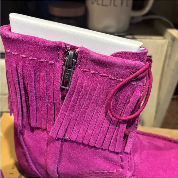 New Pink Ugg boots size 5 - Picture 2 of 4